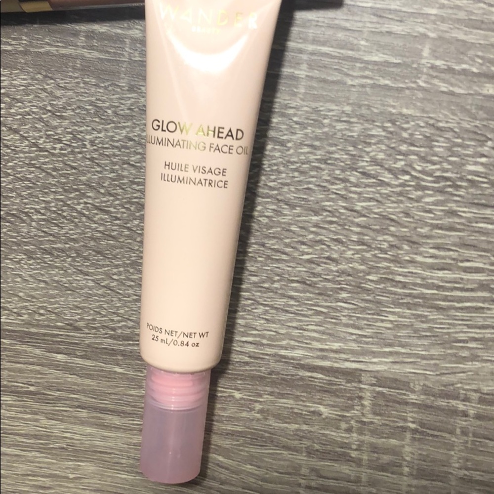 WANDER Glow Ahead Illuminating Oil
